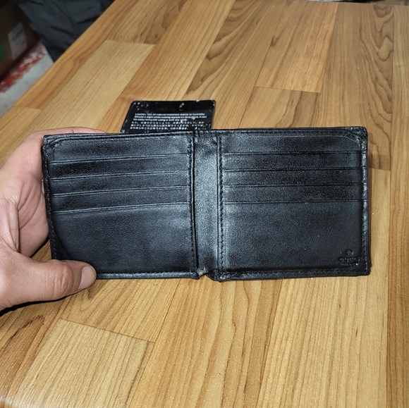 Authentic Gucci signature wallet - Picture 7 of 14